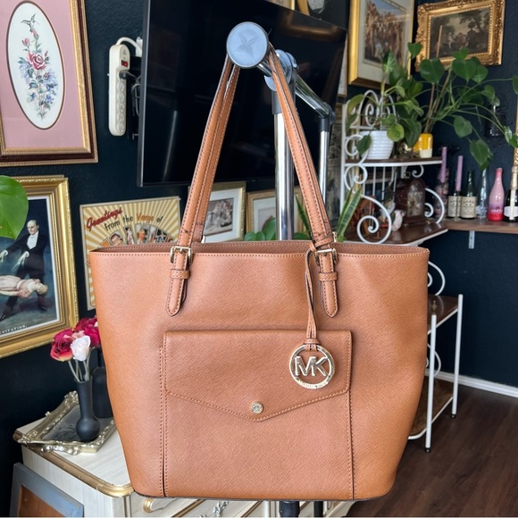 Michael Kors Jet Set Medium Saffiano Leather Pocket Tote Bag - Picture 1 of 15